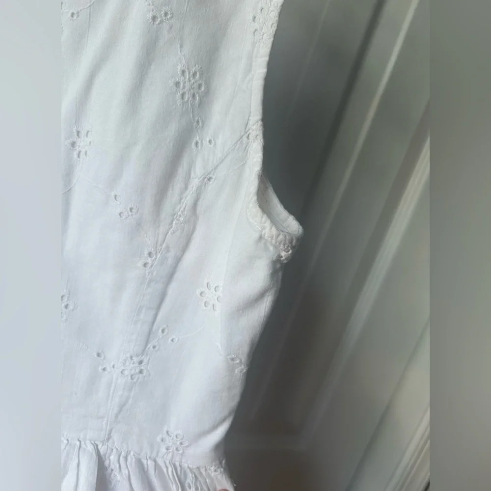 Cute white floral eyelet/broderie anglaise sun dress - size medium (M)